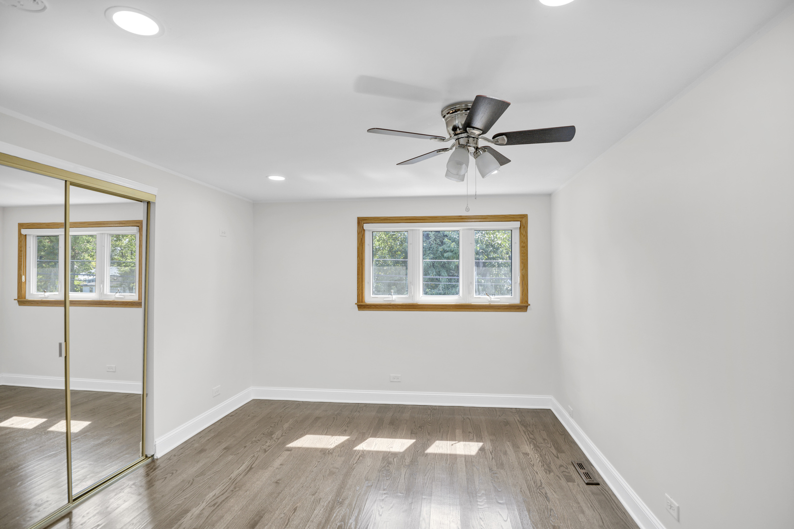 615 CORDIAL Drive, Des Plaines, IL 60018