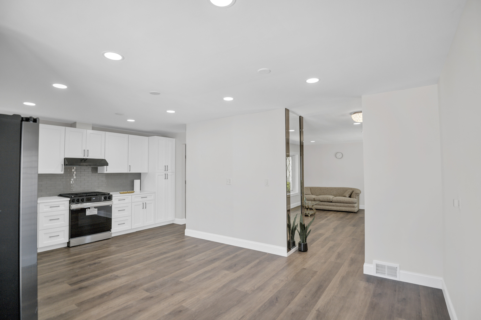 615 CORDIAL Drive, Des Plaines, IL 60018