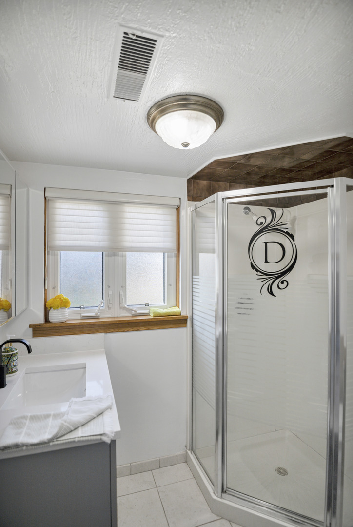 615 CORDIAL Drive, Des Plaines, IL 60018