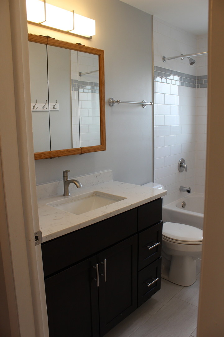 7649 W Irving Park Road, Chicago, IL 60634