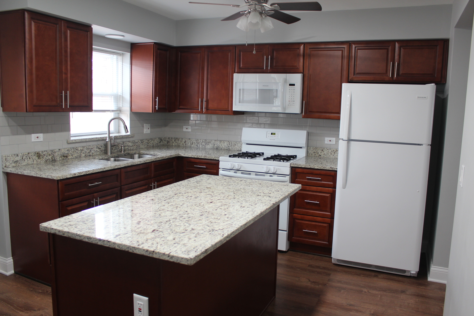 7649 W Irving Park Road, Chicago, IL 60634