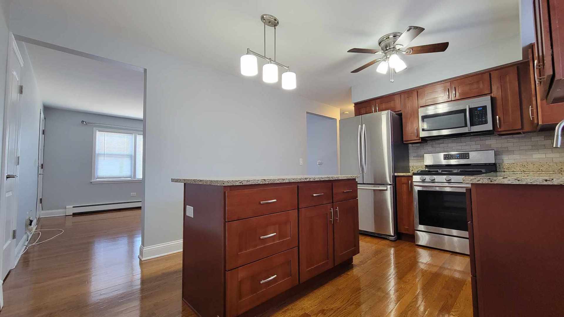 7649 W Irving Park Road, Chicago, IL 60634