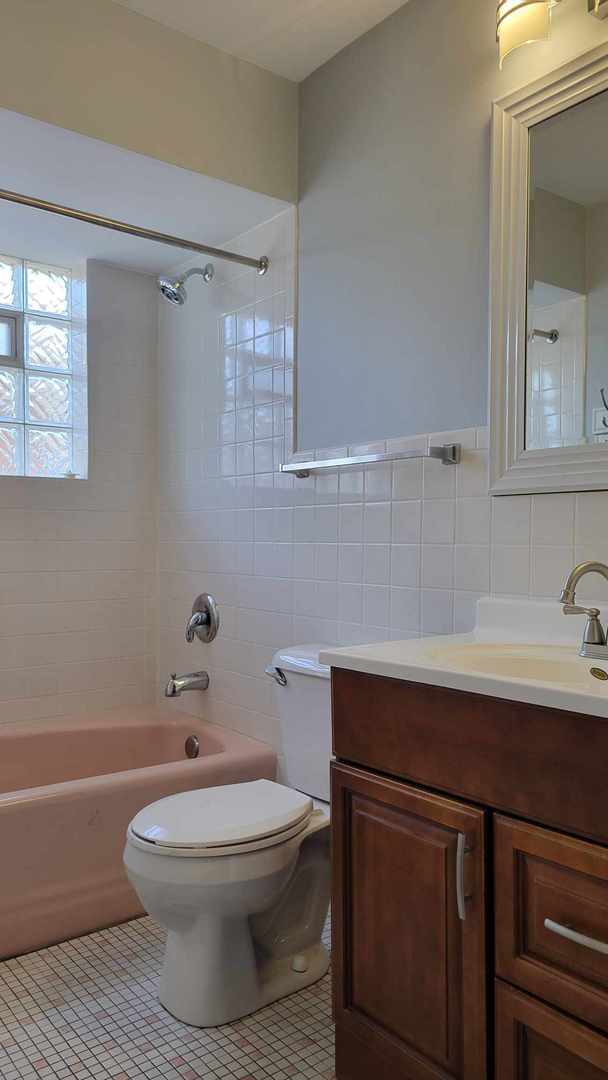 7649 W Irving Park Road, Chicago, IL 60634