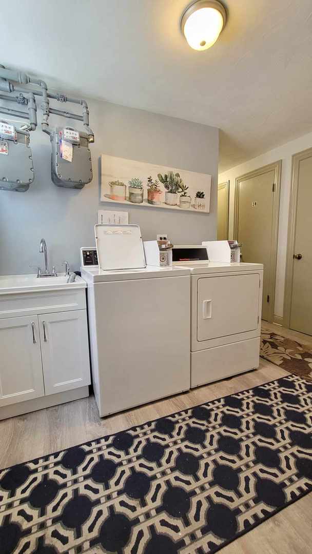 7649 W Irving Park Road, Chicago, IL 60634