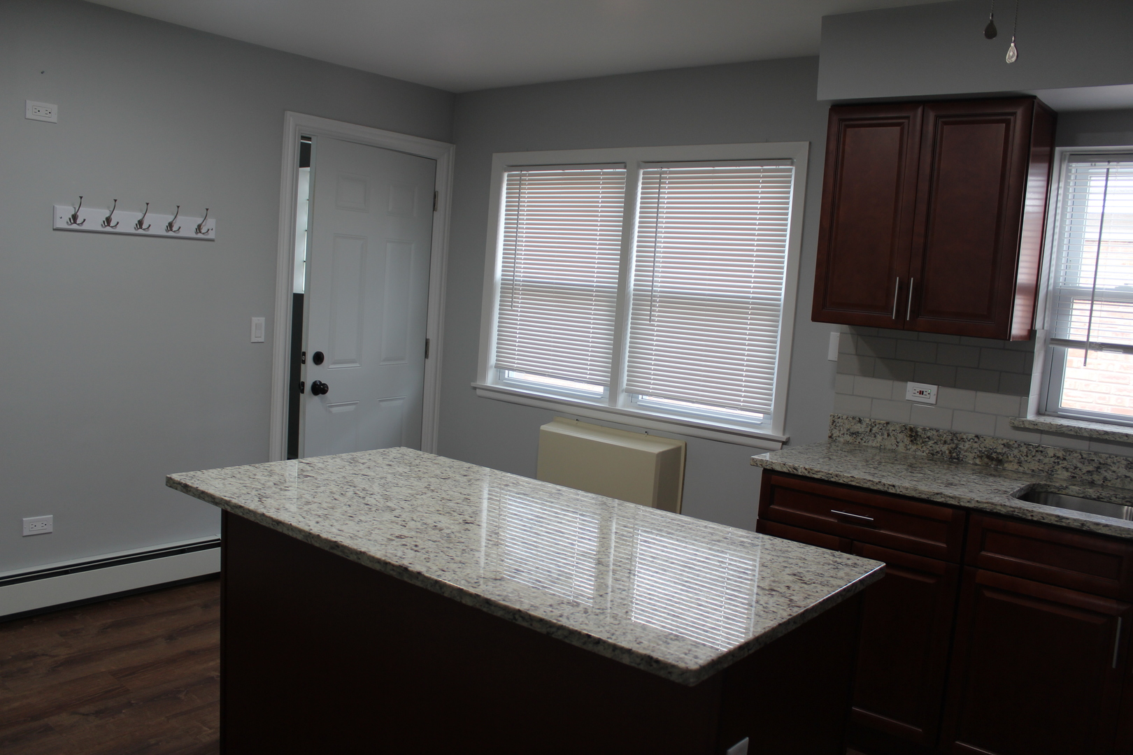 7649 W Irving Park Road, Chicago, IL 60634