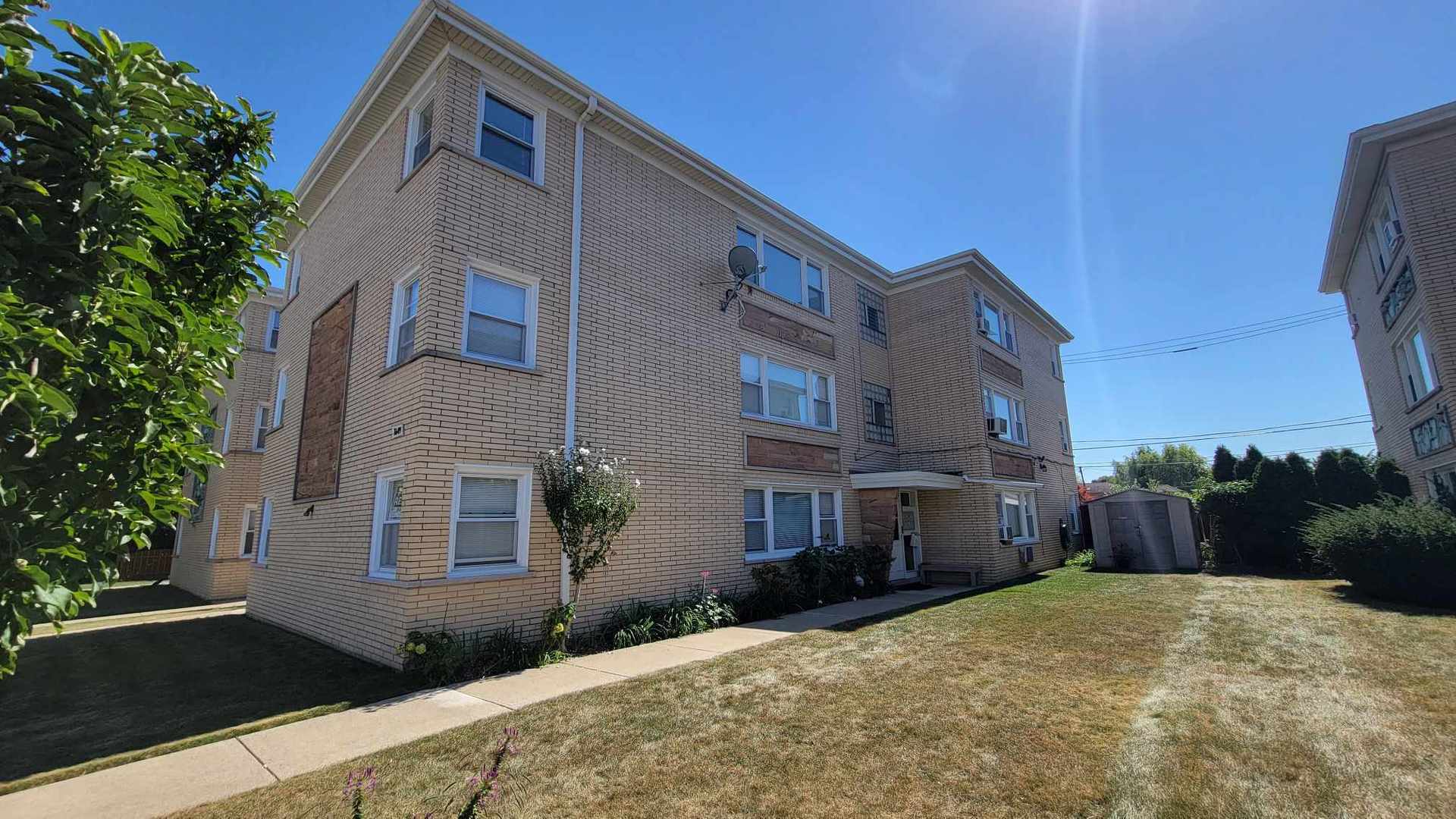 7649 W Irving Park Road, Chicago, IL 60634