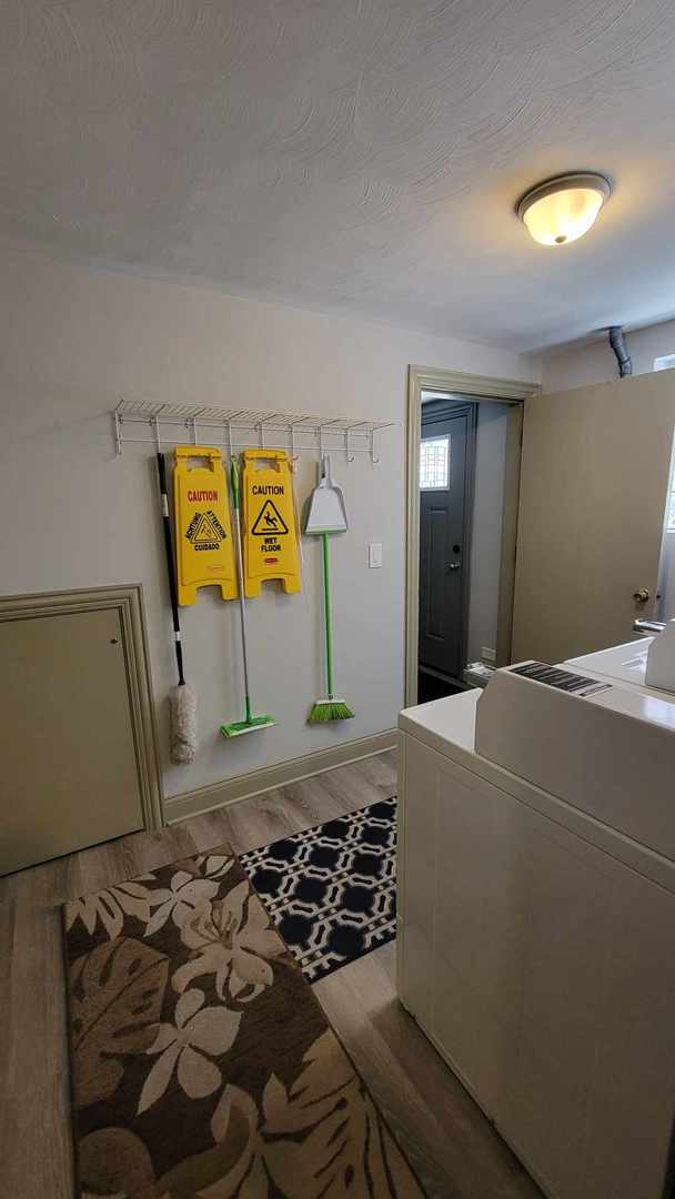 7649 W Irving Park Road, Chicago, IL 60634