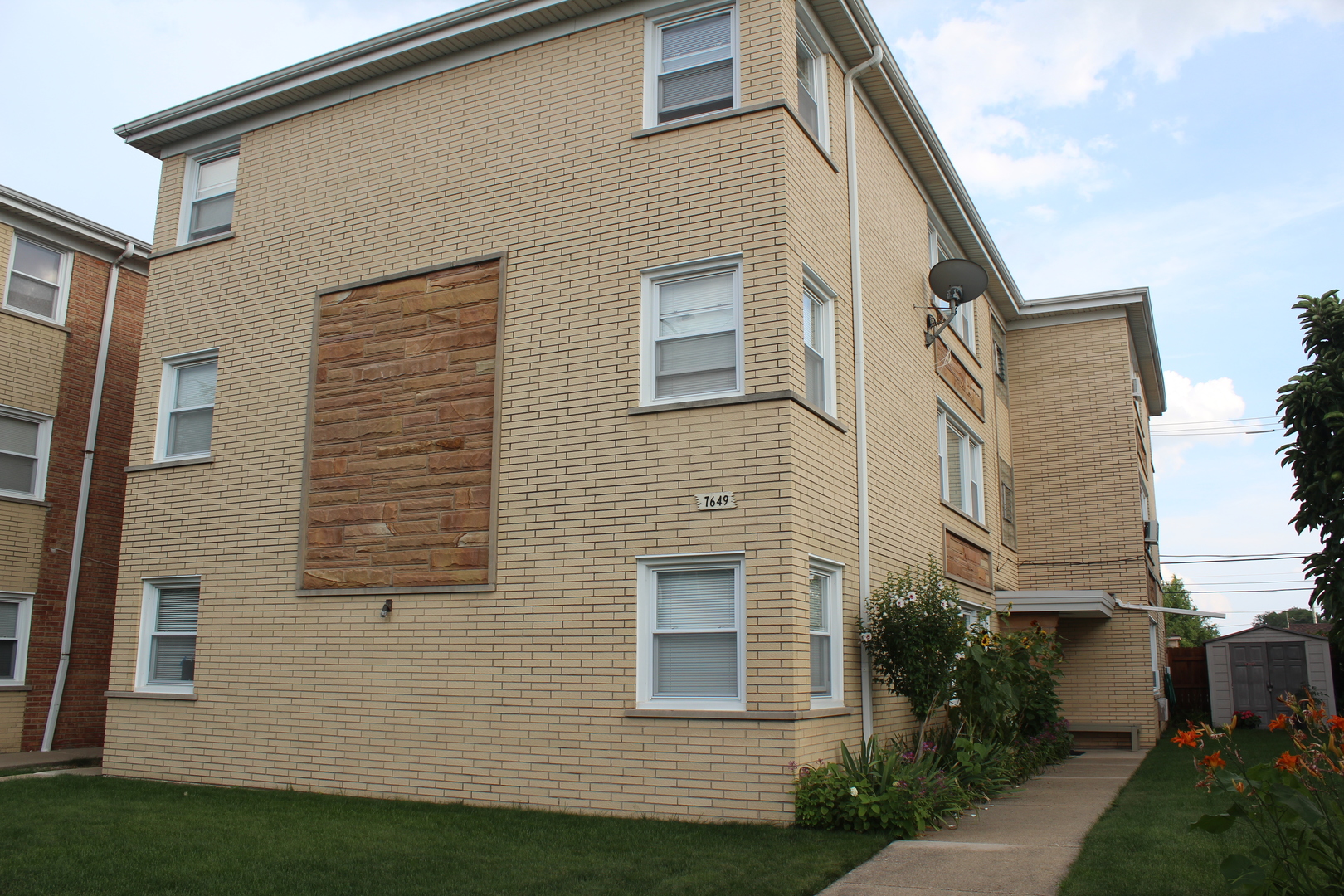 7649 W Irving Park Road, Chicago, IL 60634