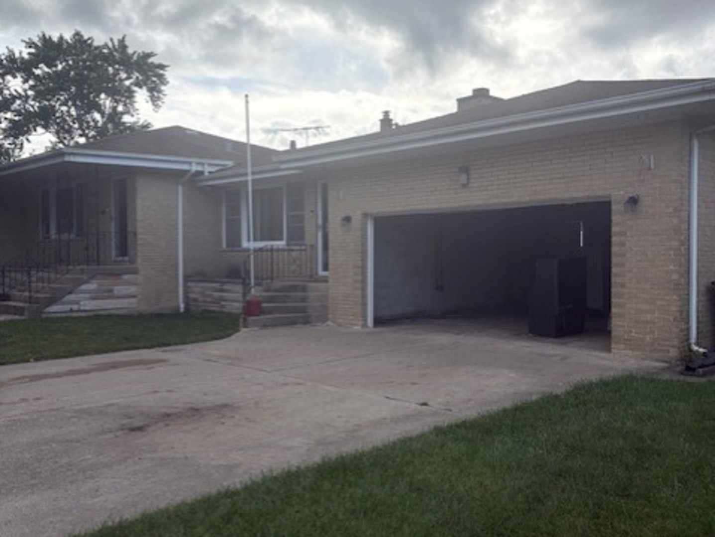 16560 Greenwood Avenue, South Holland, IL 60473