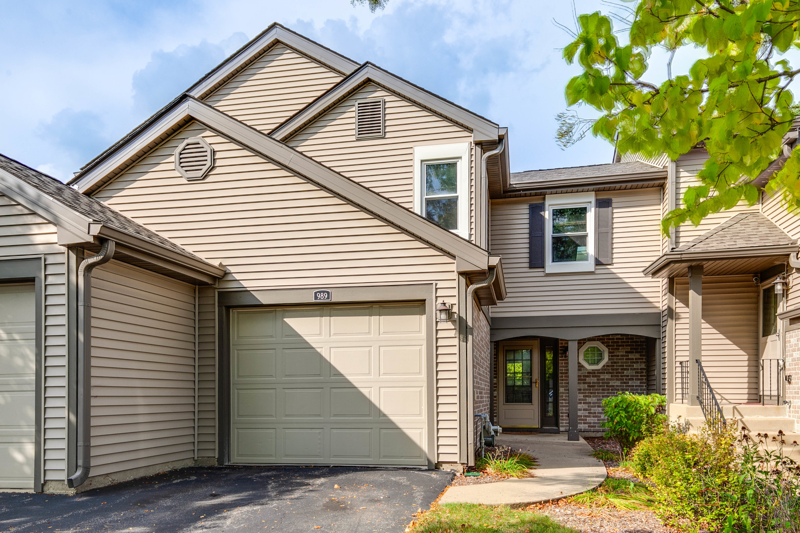 989 BUTTER CREEK Court #989, Hoffman Estates, IL 60169