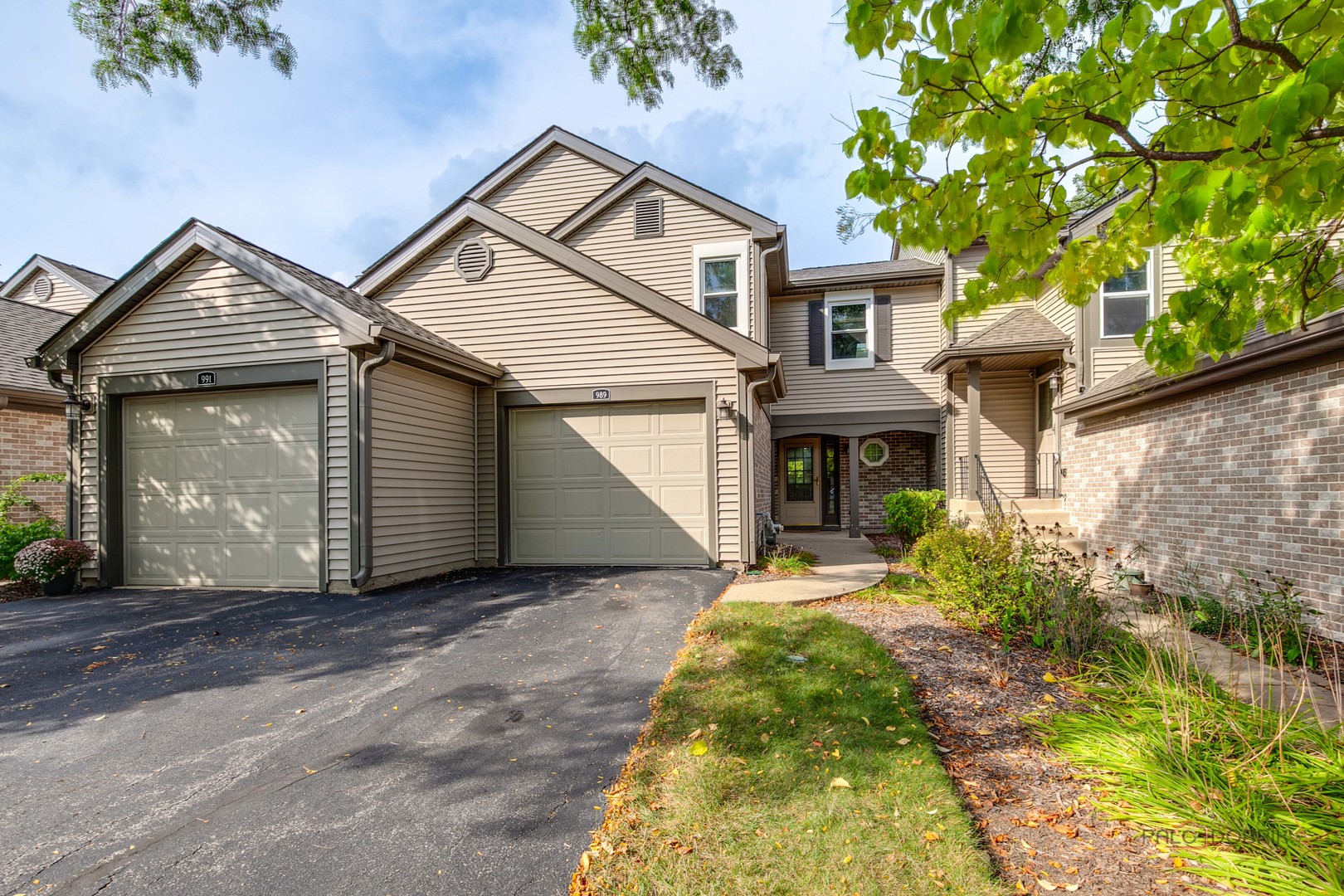989 BUTTER CREEK Court #989, Hoffman Estates, IL 60169