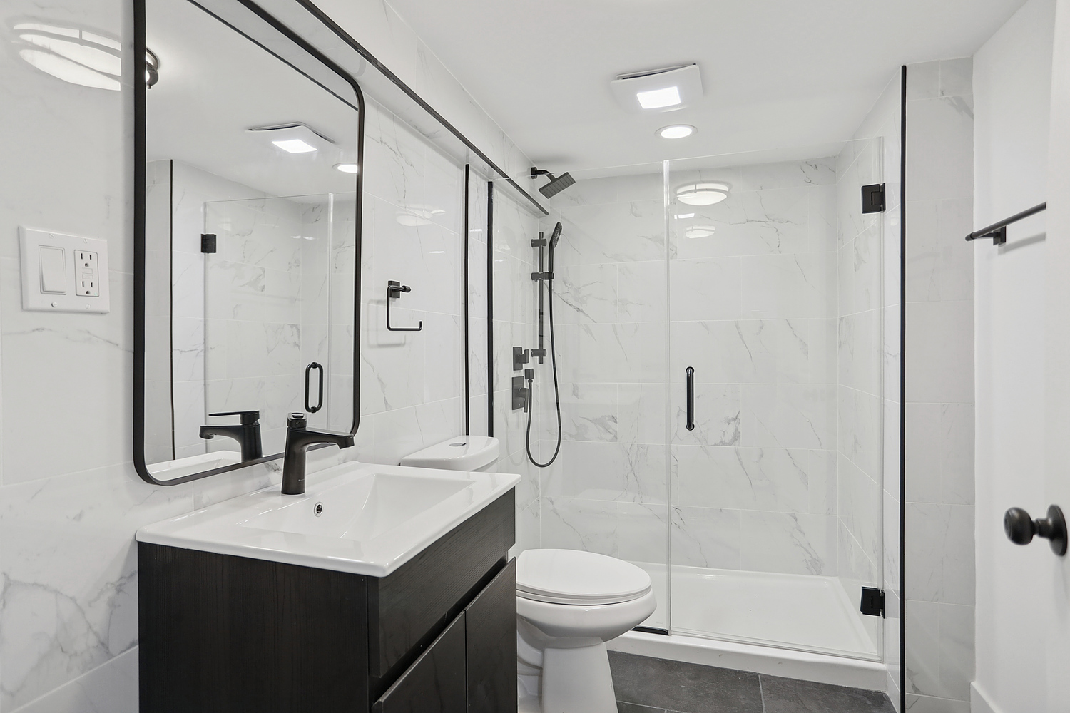 7000 S Eberhart Avenue, Chicago, IL 60637