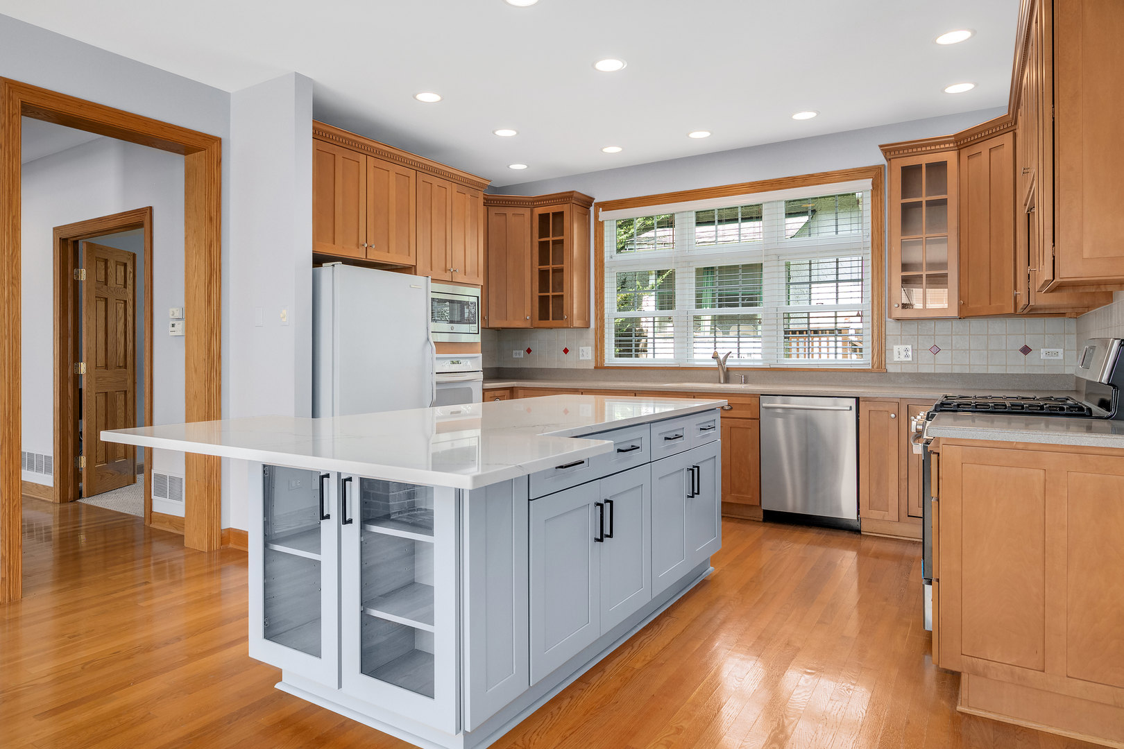 4829 Linscott Avenue, Downers Grove, IL 60515