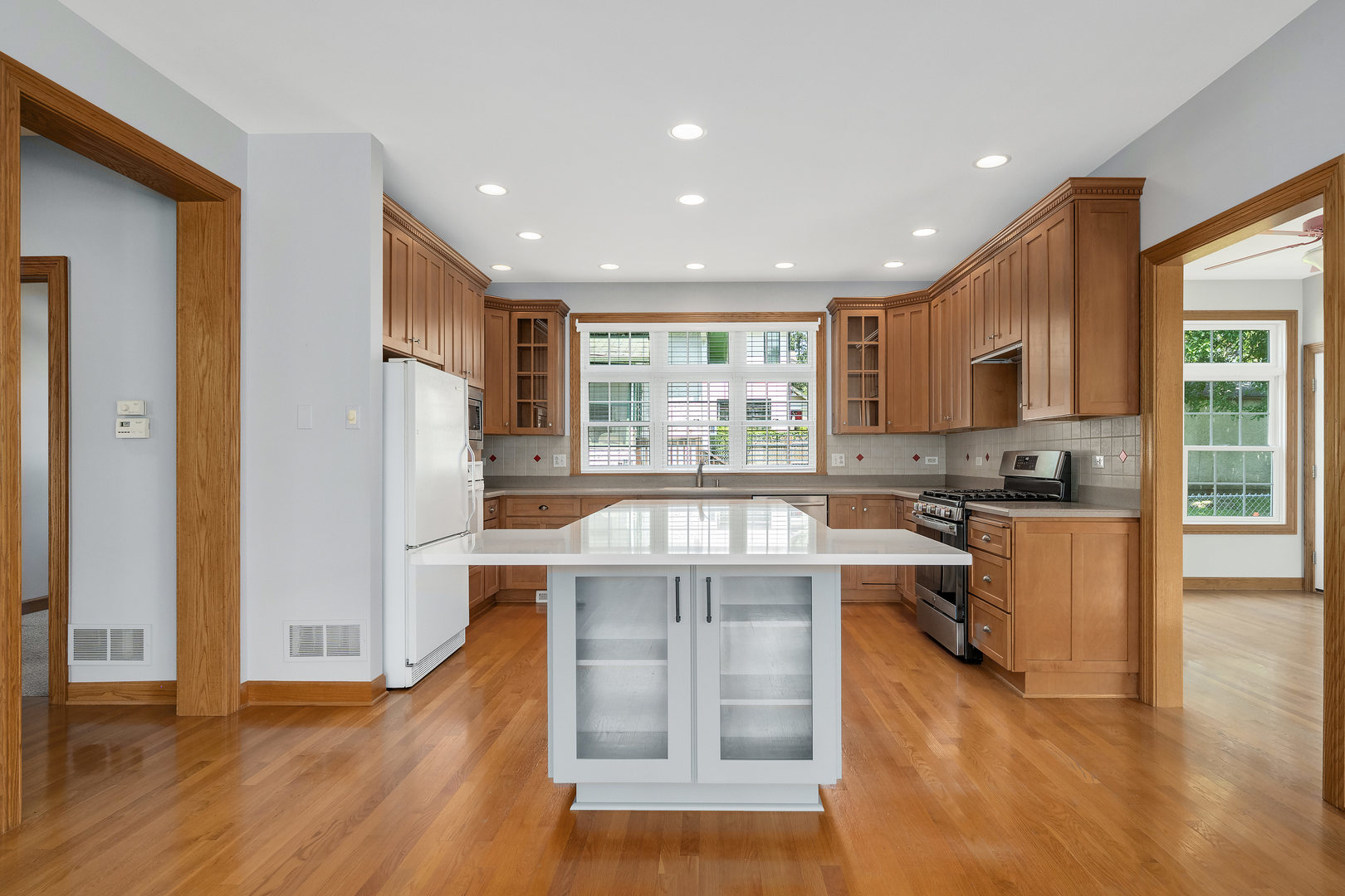 4829 Linscott Avenue, Downers Grove, IL 60515