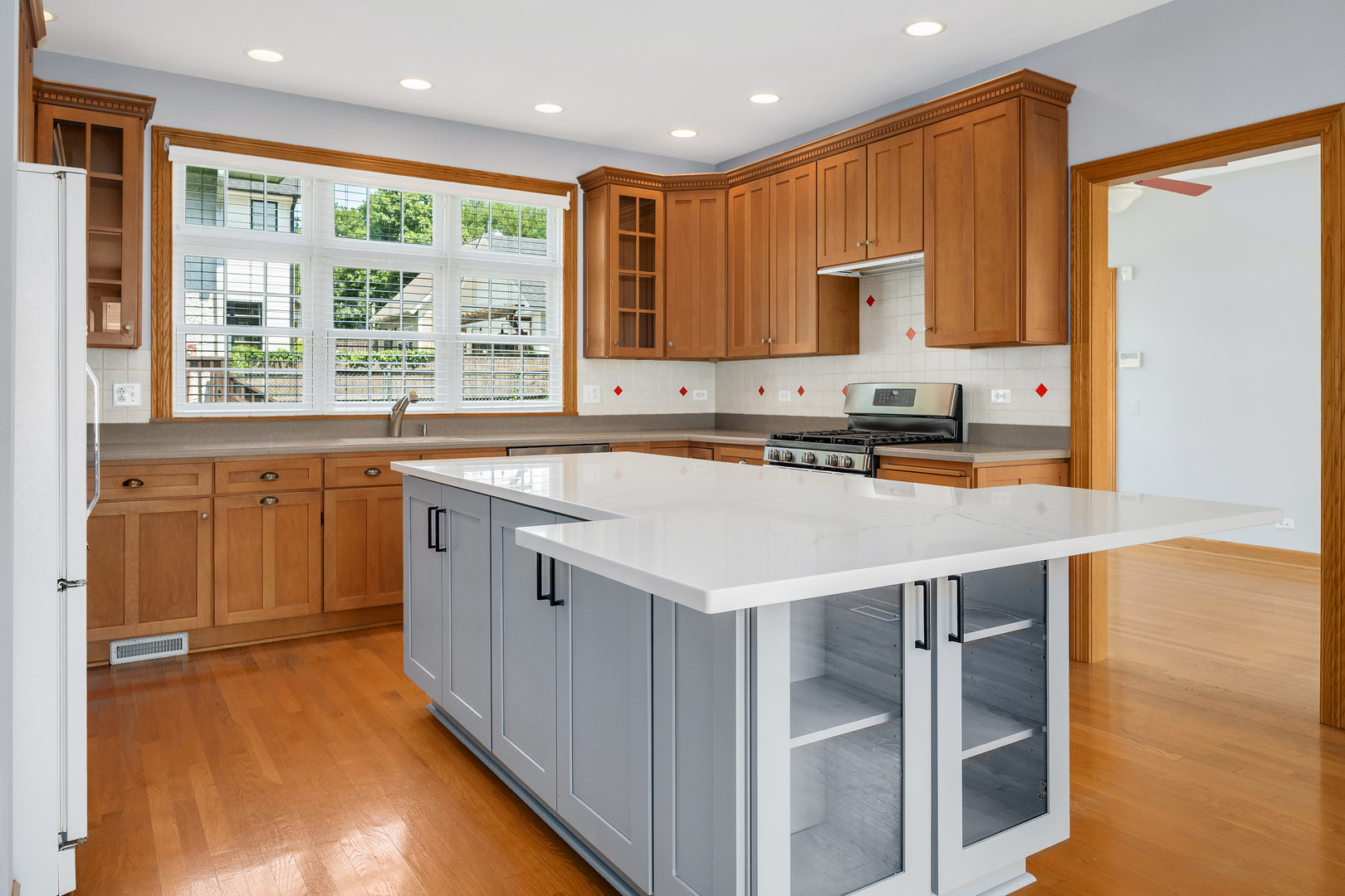 4829 Linscott Avenue, Downers Grove, IL 60515