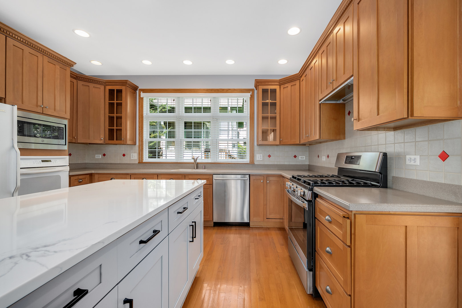 4829 Linscott Avenue, Downers Grove, IL 60515