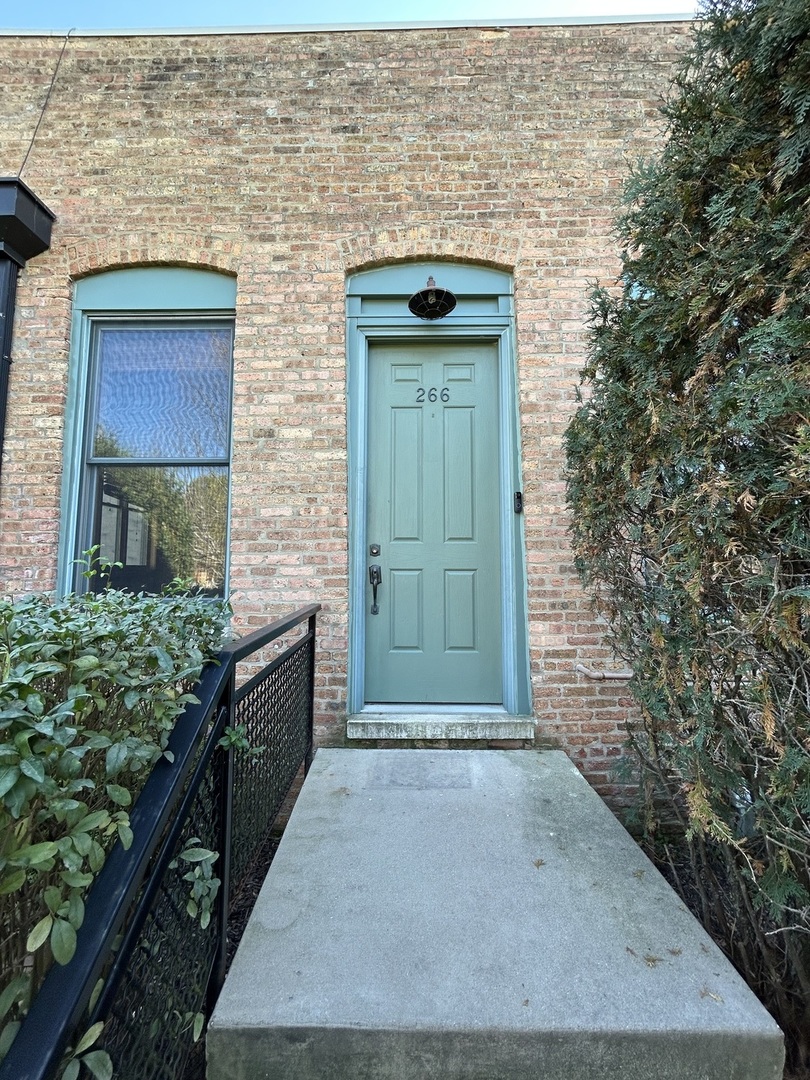 266 Hutchins Court #266, Woodstock, IL 60098