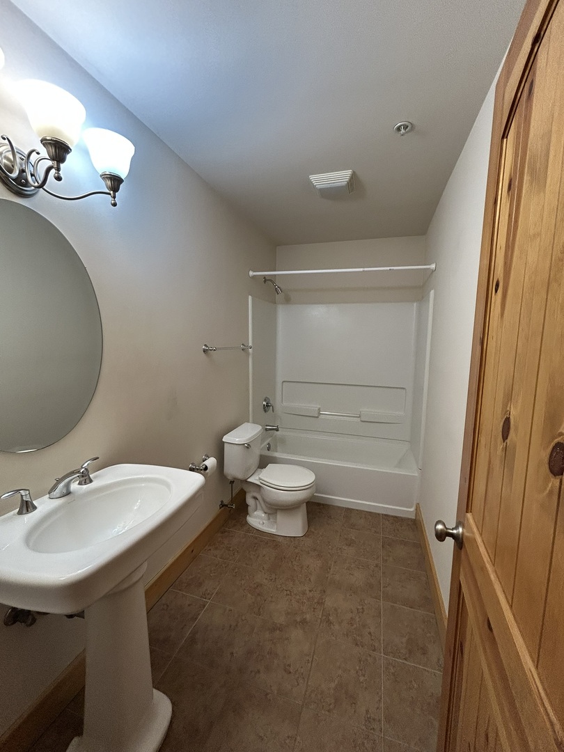 266 Hutchins Court #266, Woodstock, IL 60098