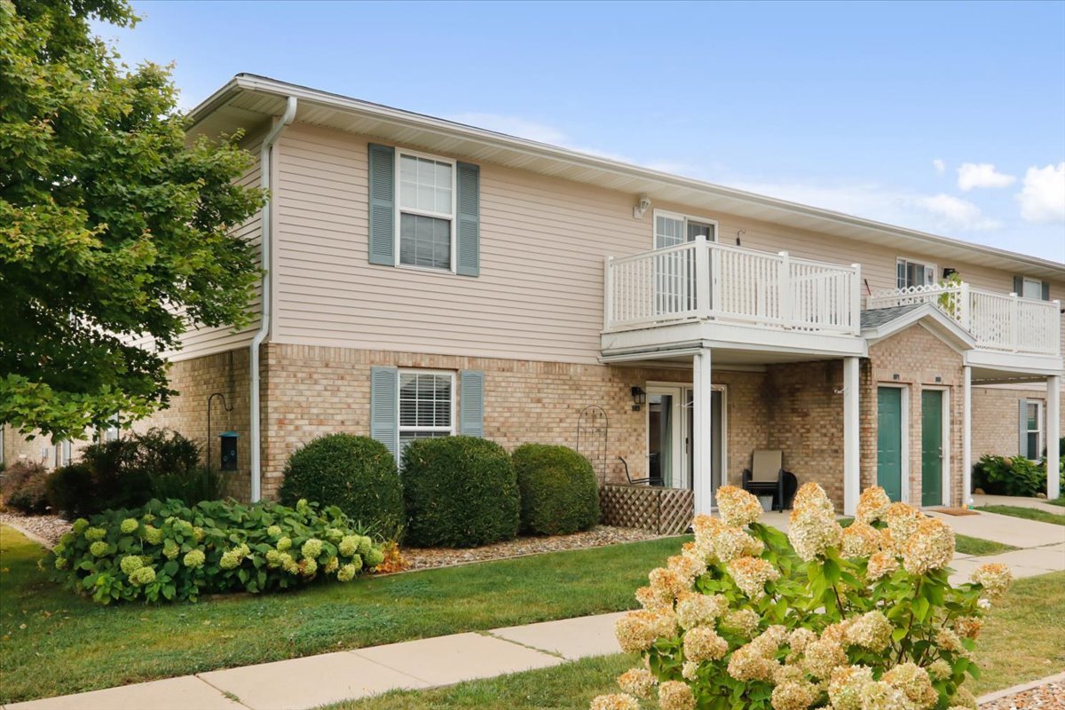 1040 Ekstam Drive #107, Bloomington, IL 61704