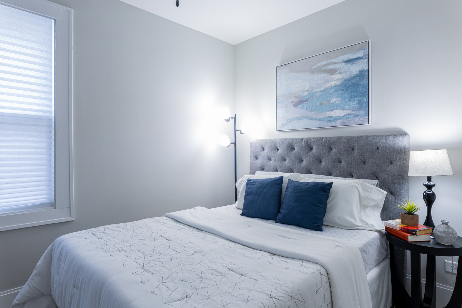 5942 W Eastwood Avenue, Chicago, IL 60630