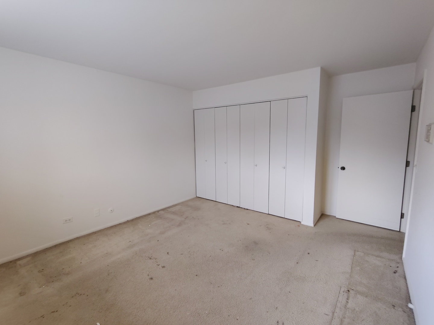 1490 Avignon Court, Highland Park, IL 60035