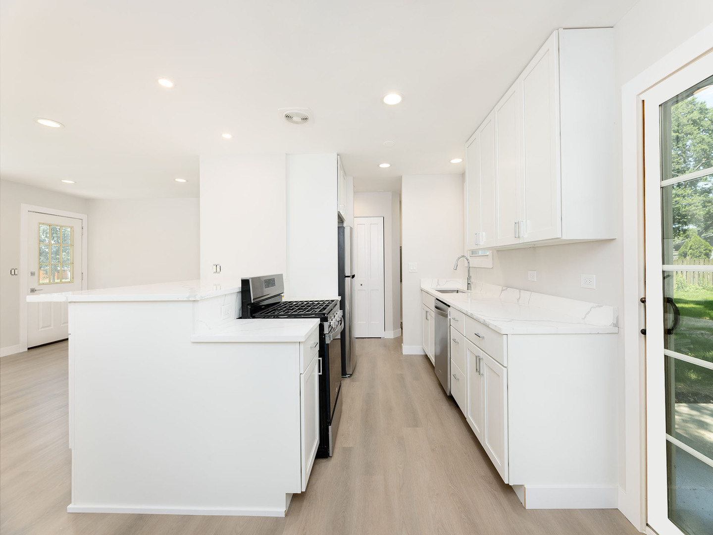 261 Arrowhead Trail, Carol Stream, IL 60188