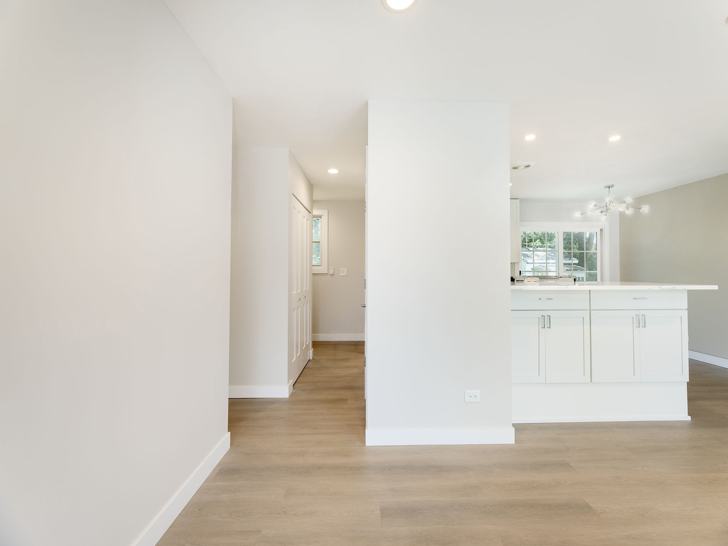 261 Arrowhead Trail, Carol Stream, IL 60188