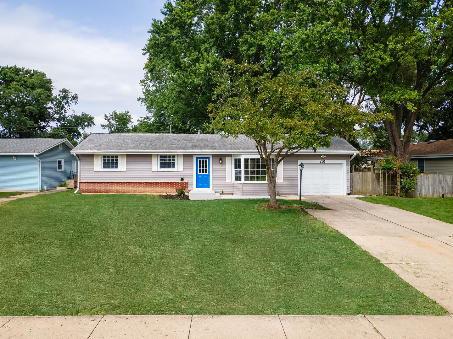 261 Arrowhead Trail, Carol Stream, IL 60188