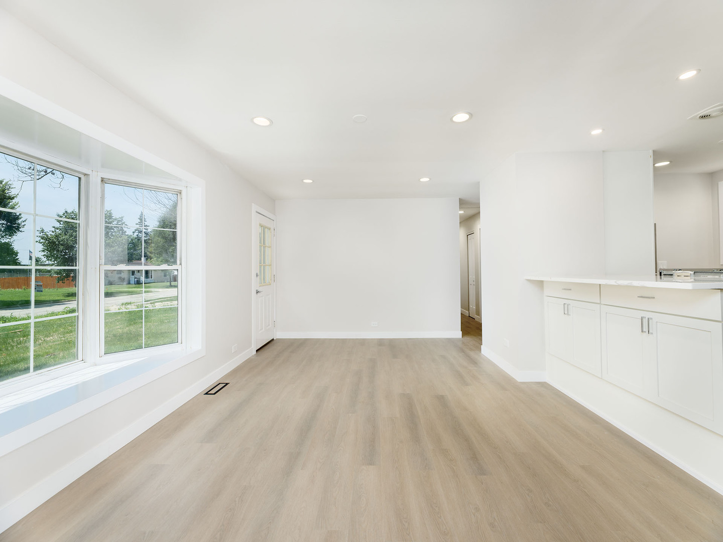 261 Arrowhead Trail, Carol Stream, IL 60188