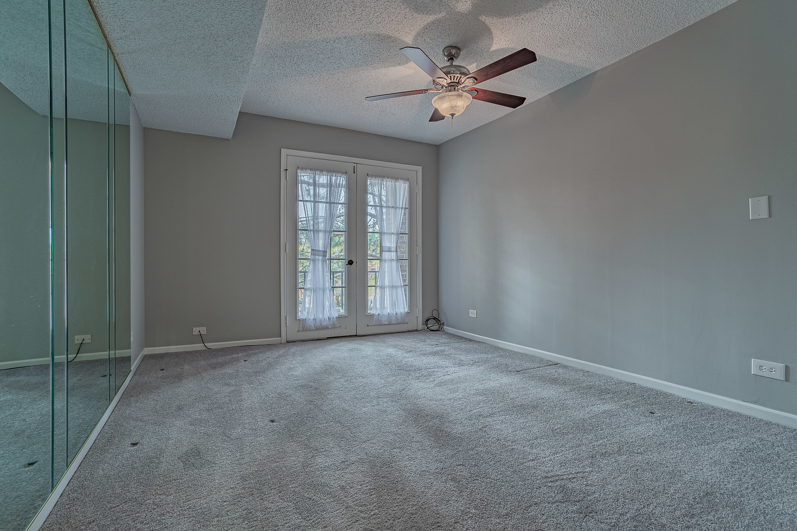 520 BIESTERFIELD Road #E220, Elk Grove Village, IL 60007