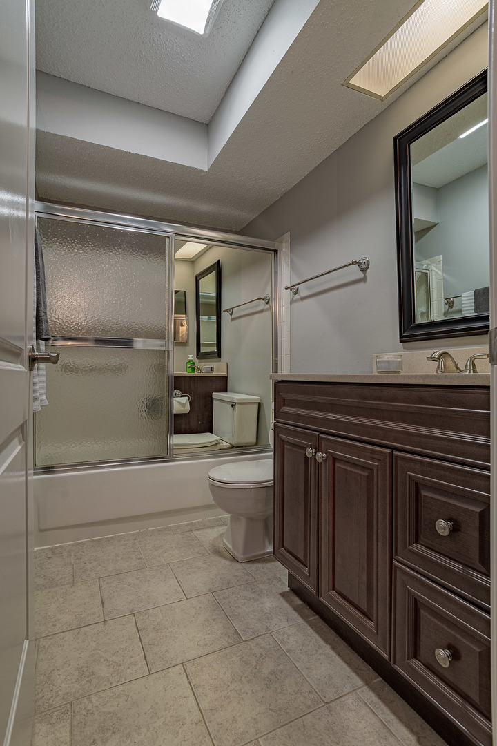 520 BIESTERFIELD Road #E220, Elk Grove Village, IL 60007