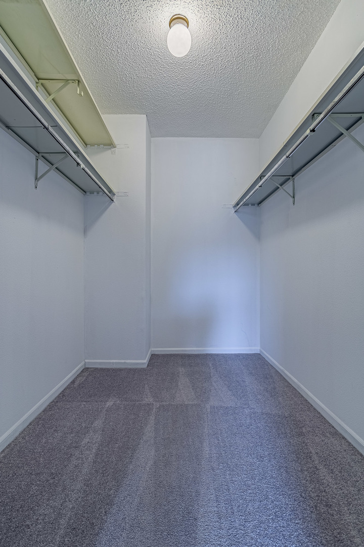 520 BIESTERFIELD Road #E220, Elk Grove Village, IL 60007