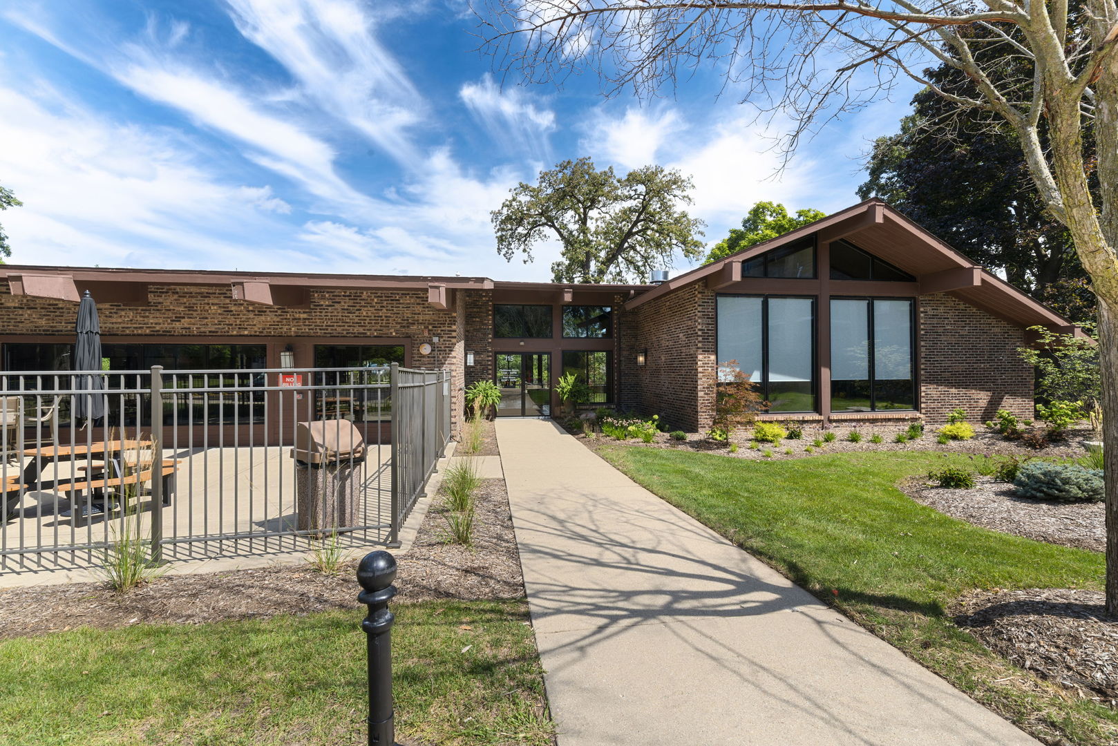 125 Lakeview Drive #406, Bloomingdale, IL 60108