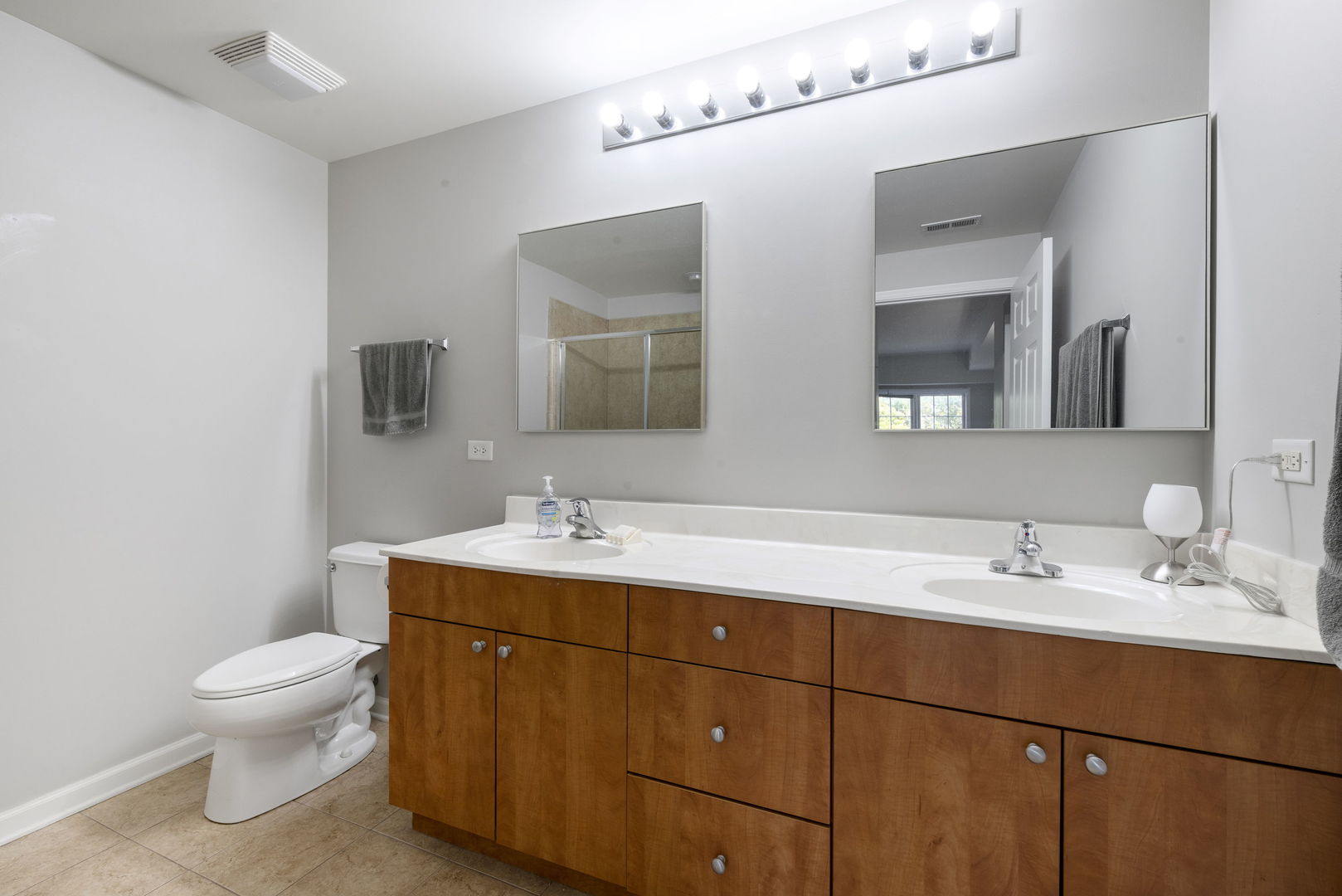 125 Lakeview Drive #406, Bloomingdale, IL 60108