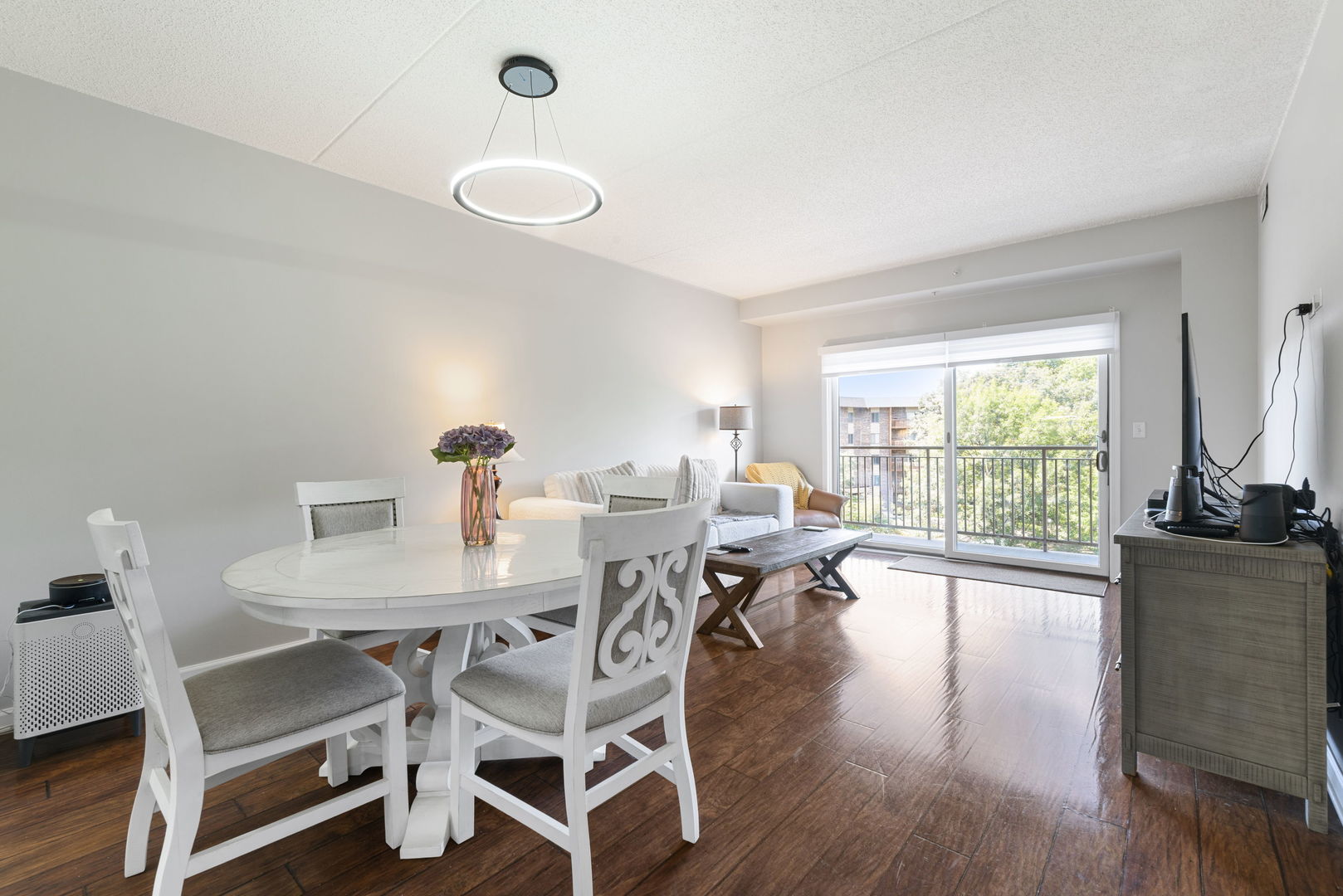 125 Lakeview Drive #406, Bloomingdale, IL 60108