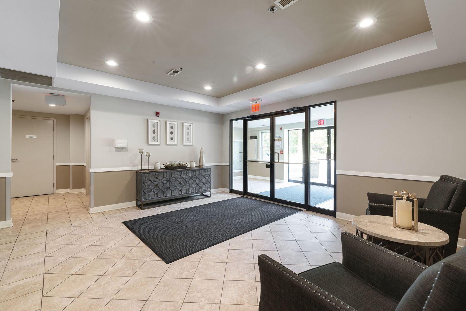 125 Lakeview Drive #406, Bloomingdale, IL 60108