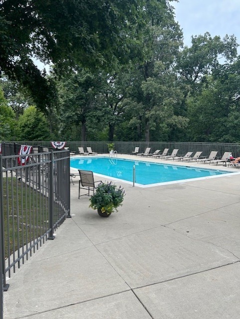 125 Lakeview Drive #406, Bloomingdale, IL 60108