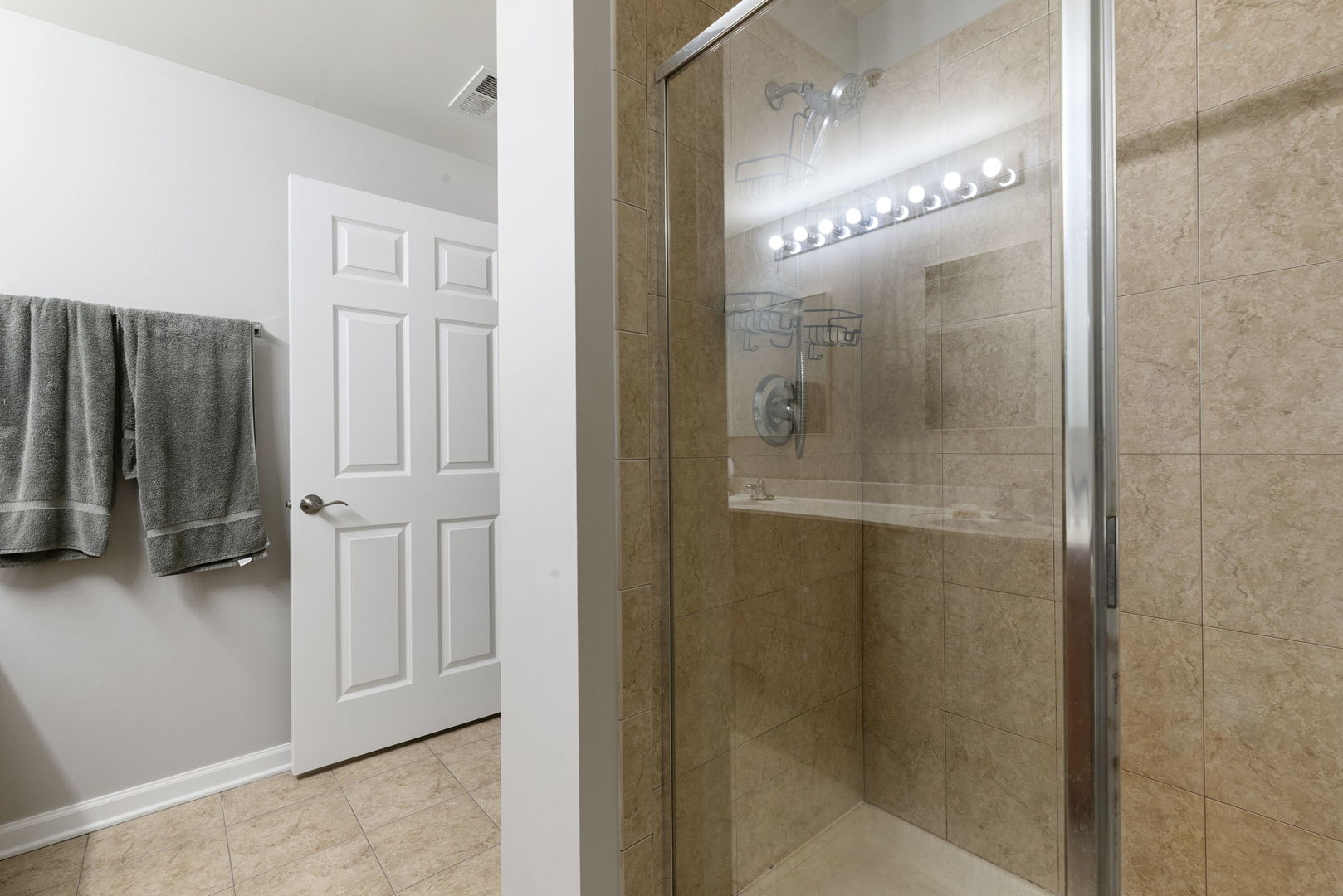 125 Lakeview Drive #406, Bloomingdale, IL 60108