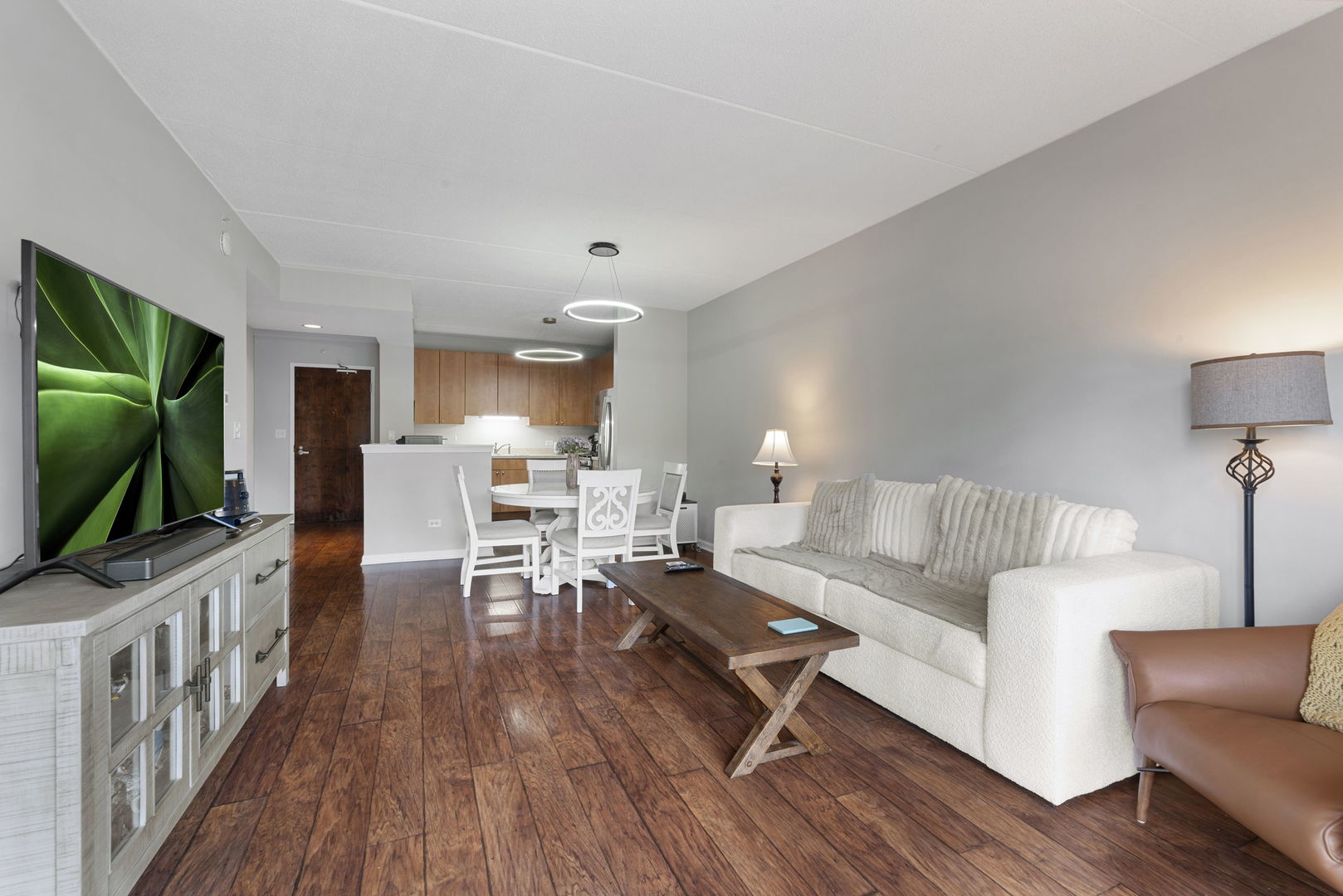 125 Lakeview Drive #406, Bloomingdale, IL 60108