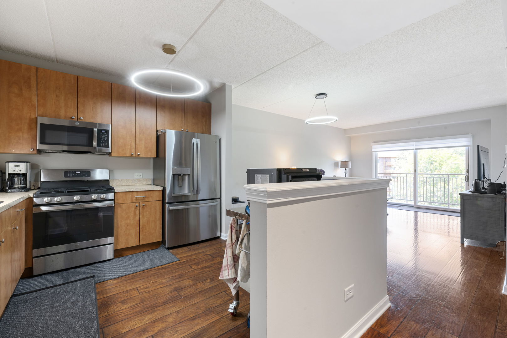 125 Lakeview Drive #406, Bloomingdale, IL 60108