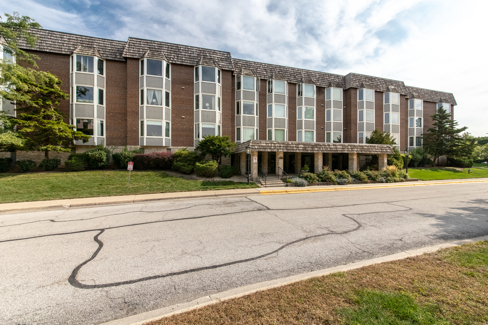 2500 Archbury Lane #2D, Park Ridge, IL 60068