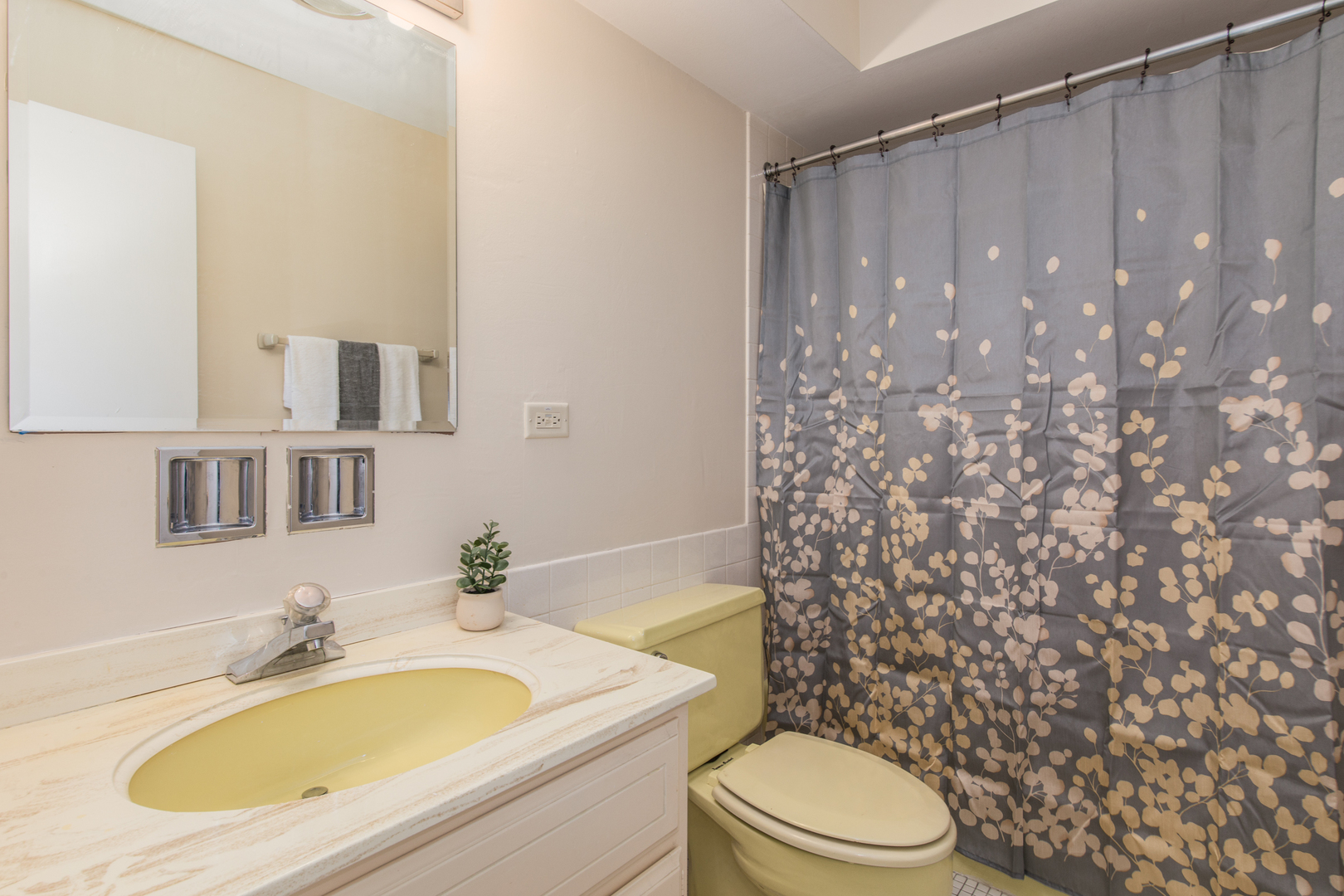 2500 Archbury Lane #2D, Park Ridge, IL 60068