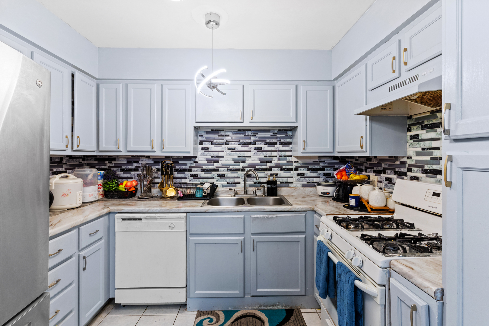 1723 W Thome Avenue, Chicago, IL 60660