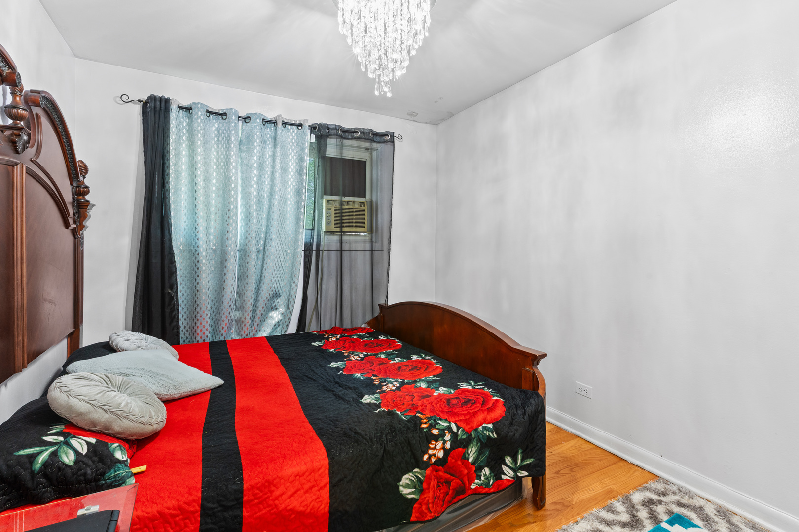 1723 W Thome Avenue, Chicago, IL 60660