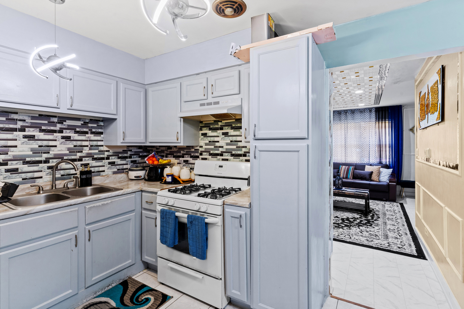 1723 W Thome Avenue, Chicago, IL 60660