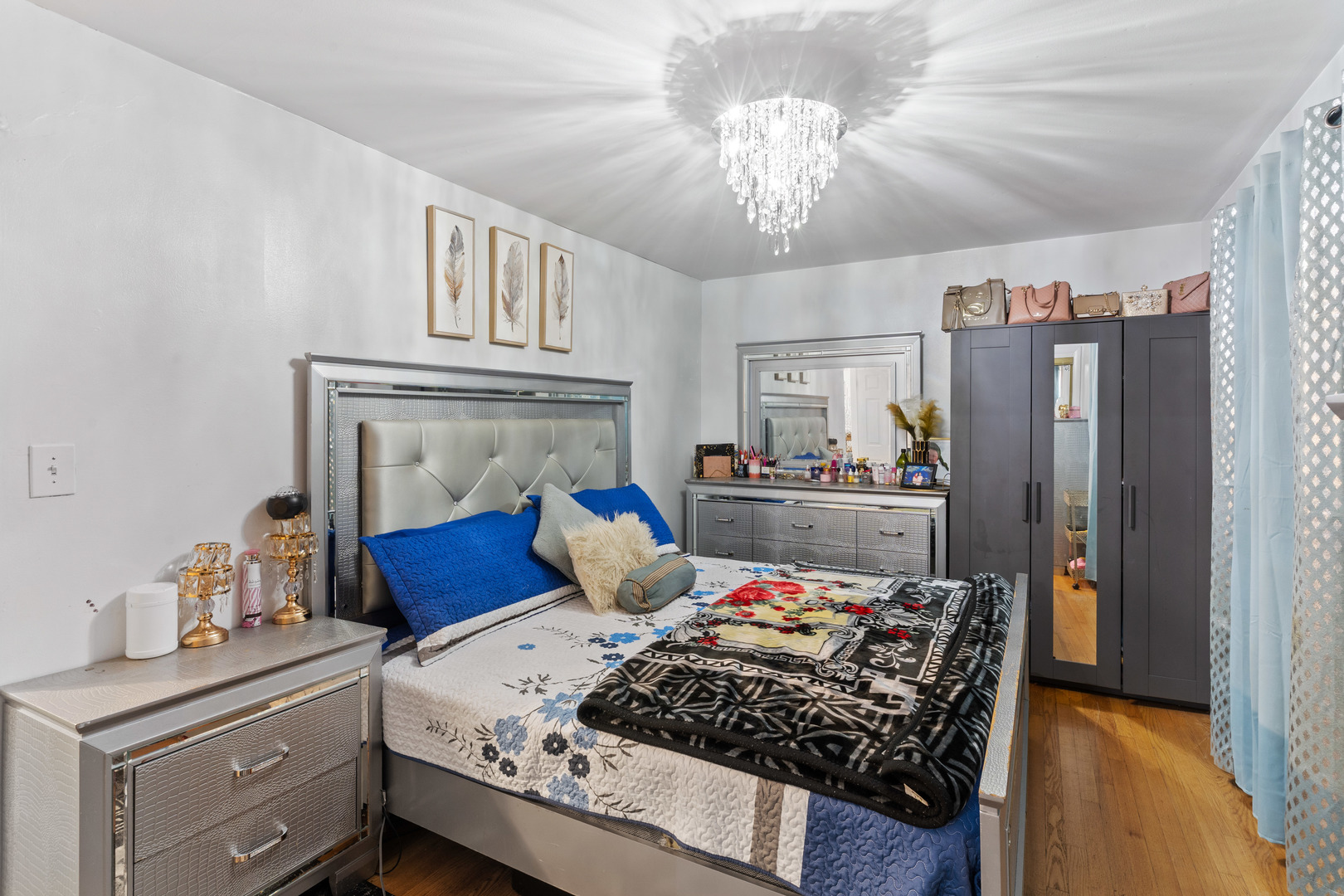 1723 W Thome Avenue, Chicago, IL 60660
