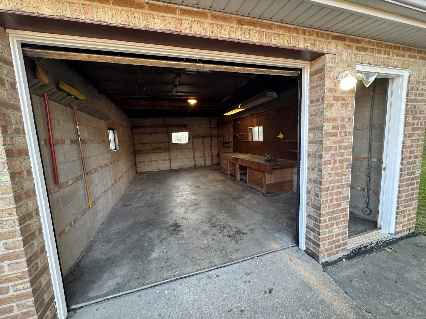 52 N 6th Avenue, Des Plaines, IL 60016