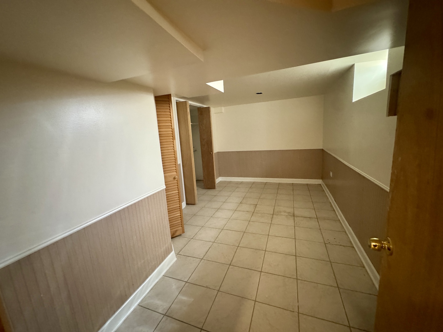 52 N 6th Avenue, Des Plaines, IL 60016