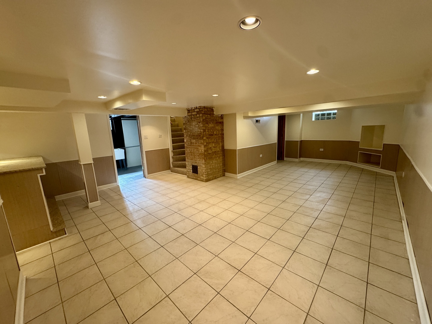 52 N 6th Avenue, Des Plaines, IL 60016