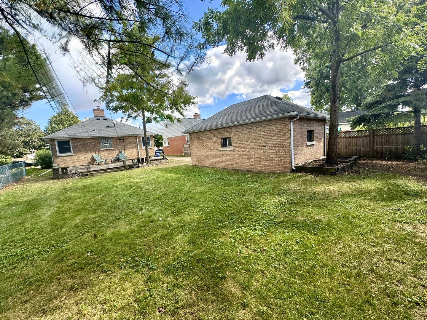 52 N 6th Avenue, Des Plaines, IL 60016